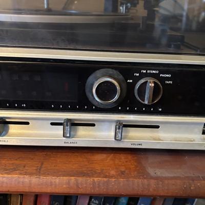 LOT 271: Vintage Ambassador Stereo w/8-Track