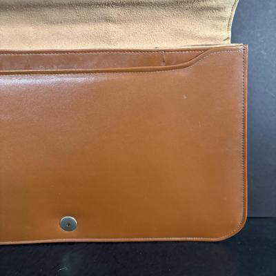 LOT 274: Unmarked Vintage Light Tan Alligator Clutch & Brown Clutch