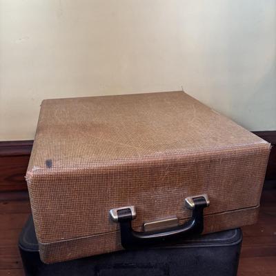 LOT 279: Smith-Corna Silent Super Typewriter w/Carrying Case