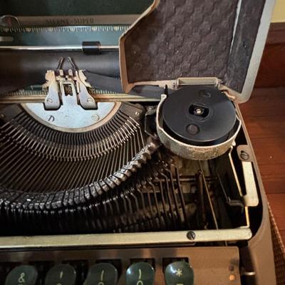 LOT 279: Smith-Corna Silent Super Typewriter w/Carrying Case