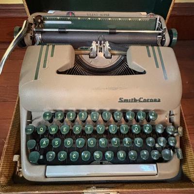 LOT 279: Smith-Corna Silent Super Typewriter w/Carrying Case