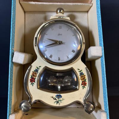 LOT 285: Vintage Schatz Model 4030 with Key, Instructions and Original Box