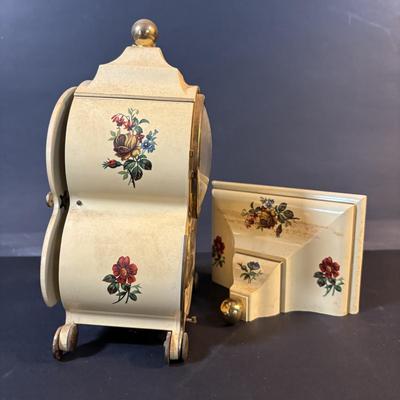 LOT 285: Vintage Schatz Model 4030 with Key, Instructions and Original Box