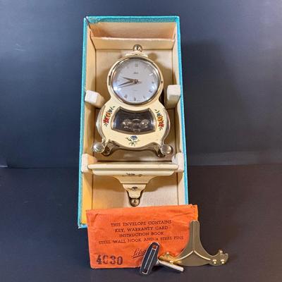LOT 285: Vintage Schatz Model 4030 with Key, Instructions and Original Box