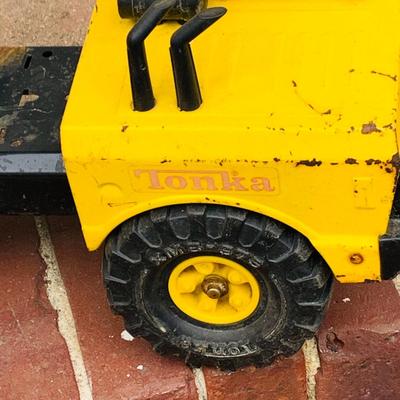 LOT 303: Set of Two (2) Vintage Tonka Toy Construction Vehicles- Dump Truck and Crane