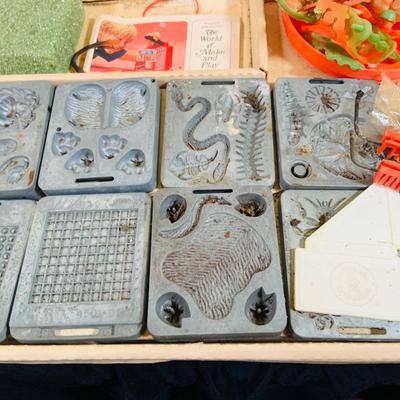 LOT 305: Very Rare Mattel Every Thingmaker Play Set with Molds, Maker, Plastic Goop Bottles and Much More