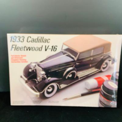 LOT 300: 1922 Cadillac Fleetwood V-16 Testor 1985 Model Kit ad Monogram Classic Rolls-Royce Roadster 1982 Model Kit In Unopened Boxes