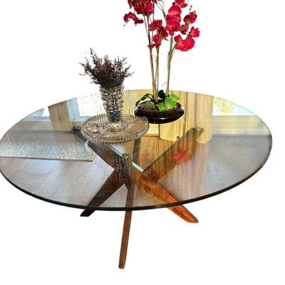 Furniture - Breakfast Room Table - Glass Top w/ chip Plus Decor