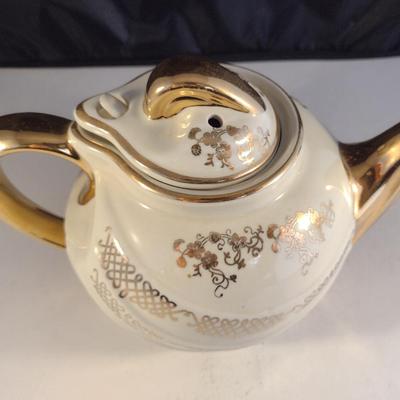 Six Cup Hall Hook Cover Tea Pot