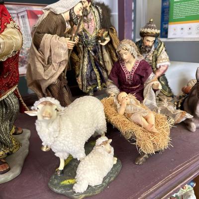 Christmas Lot - Shelf included - Lenox holly & Nativity & hand blown ornaments