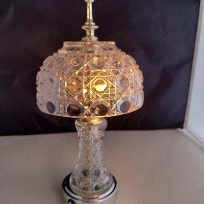 Vintage Glass/Crystal Small Accent Table Top Lamp- Approx 11 3/4" Tall