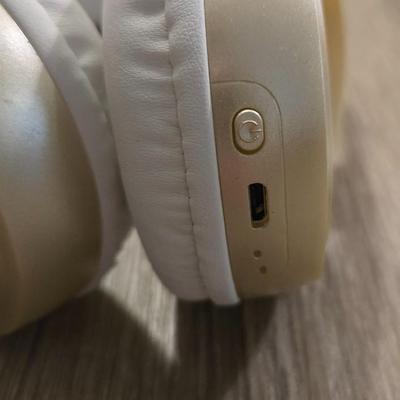 (2) Wireless Headphones