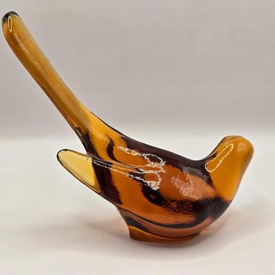 LOT 3L: Birds of a Feather ..... 2 Glass Bird Figures