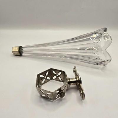 LOT 4L: Antique Car Bud Vase