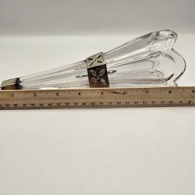 LOT 4L: Antique Car Bud Vase