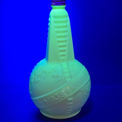 LOT 5L: 1939 Worlds Fair Uranium Glass Vinegar Bottle