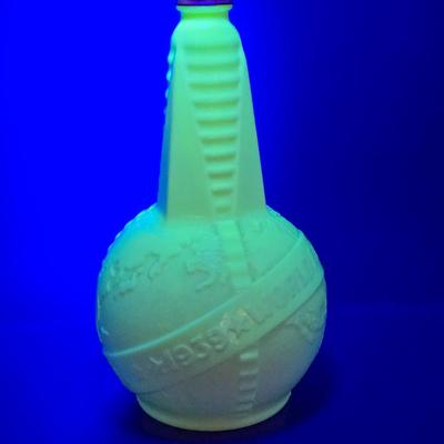 LOT 5L: 1939 Worlds Fair Uranium Glass Vinegar Bottle