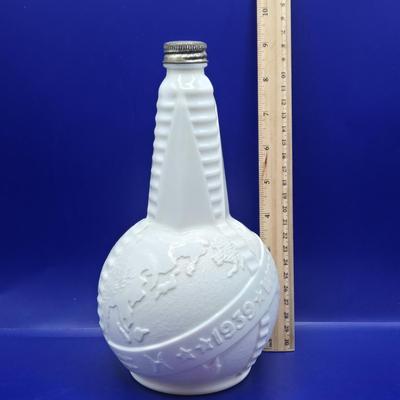 LOT 5L: 1939 Worlds Fair Uranium Glass Vinegar Bottle