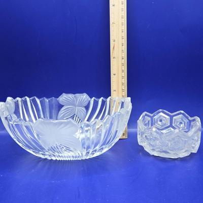 LOT 7L: Various Pieces of Crystal and Glass Including Trifle Bowl, Dessert Bowls, & Candy Dishes