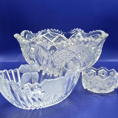 LOT 7L: Various Pieces of Crystal and Glass Including Trifle Bowl, Dessert Bowls, & Candy Dishes