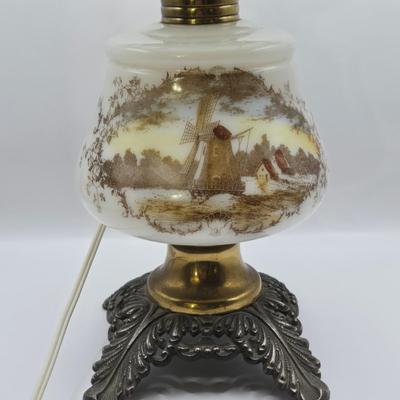 LOT 11L: Vintage Hurricane Style Electric Lamp
