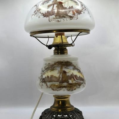LOT 11L: Vintage Hurricane Style Electric Lamp