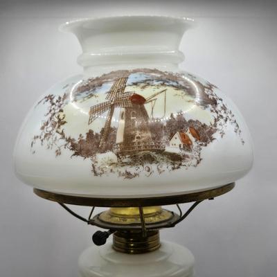 LOT 11L: Vintage Hurricane Style Electric Lamp