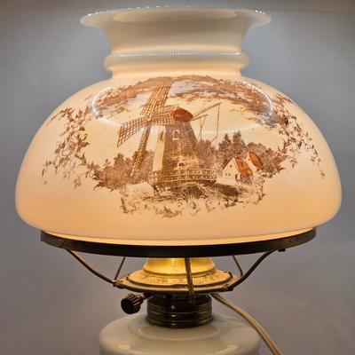 LOT 11L: Vintage Hurricane Style Electric Lamp