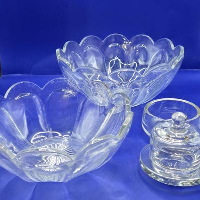 LOT 15L: Vintage Victorian Clear Glass Boot Shoe Roller Skate, Vintage Glass Daisy Shoe, and Other Crystal/Glass Pieces