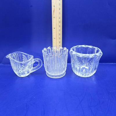 LOT 15L: Vintage Victorian Clear Glass Boot Shoe Roller Skate, Vintage Glass Daisy Shoe, and Other Crystal/Glass Pieces