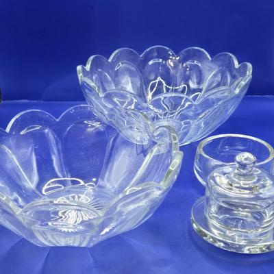 LOT 15L: Vintage Victorian Clear Glass Boot Shoe Roller Skate, Vintage Glass Daisy Shoe, and Other Crystal/Glass Pieces