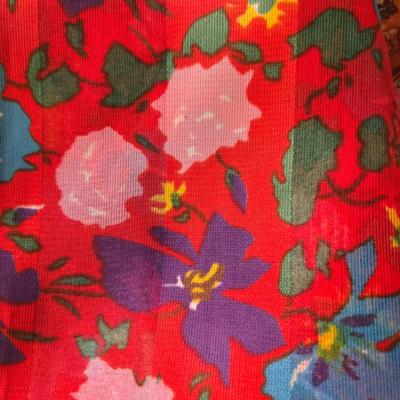 LOT 32L: Colorful Ladies Scarves
