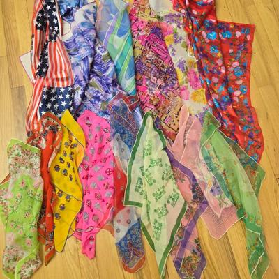 LOT 32L: Colorful Ladies Scarves