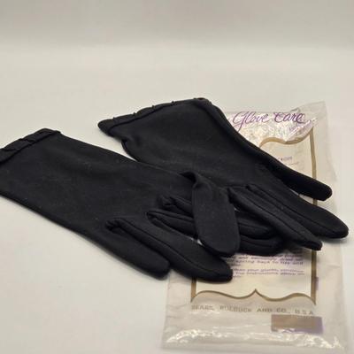 LOT 34L: Ladies Dress Gloves, Handkerchiefs, and Fans,