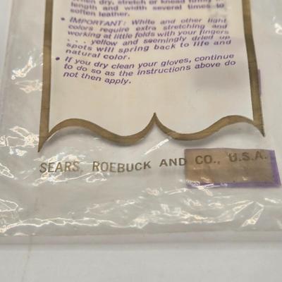 LOT 34L: Ladies Dress Gloves, Handkerchiefs, and Fans,
