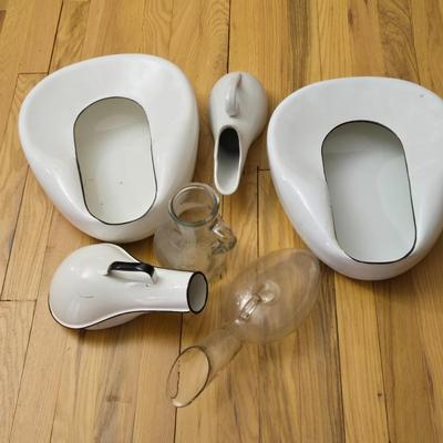 LOT 40L: Vintage Urinals and Bedpans
