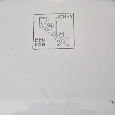 LOT 40L: Vintage Urinals and Bedpans