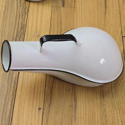 LOT 40L: Vintage Urinals and Bedpans