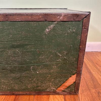 LOT 41B: Vintage Metal Storage Case w/ Keys