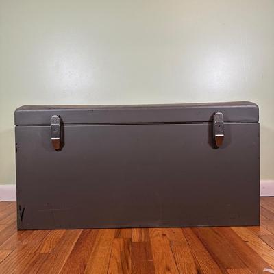 LOT 41B: Vintage Metal Storage Case w/ Keys