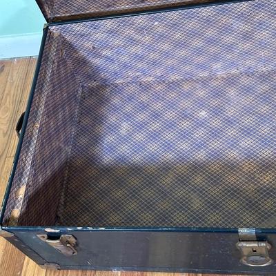 LOT 43B: Vintage Steamer Trunk