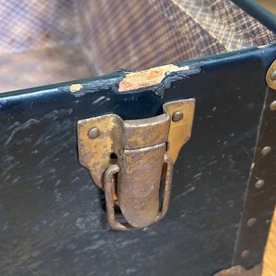 LOT 43B: Vintage Steamer Trunk