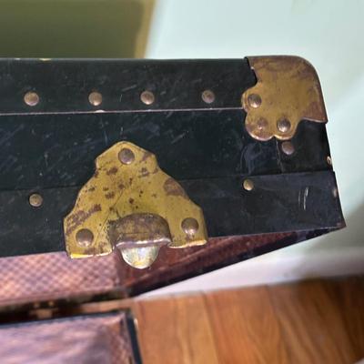 LOT 43B: Vintage Steamer Trunk