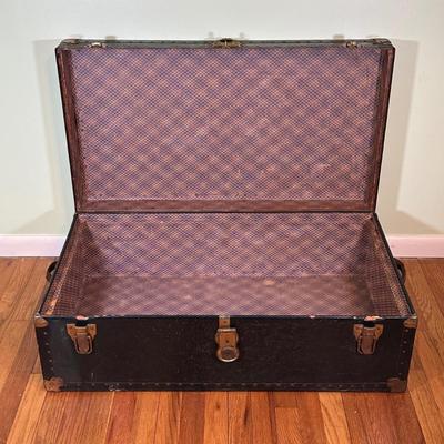 LOT 43B: Vintage Steamer Trunk