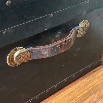 LOT 43B: Vintage Steamer Trunk