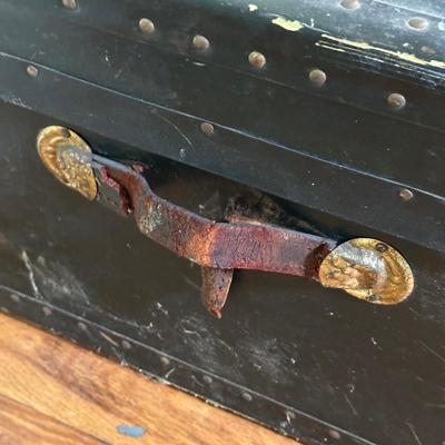 LOT 43B: Vintage Steamer Trunk