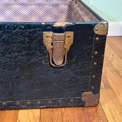 LOT 43B: Vintage Steamer Trunk