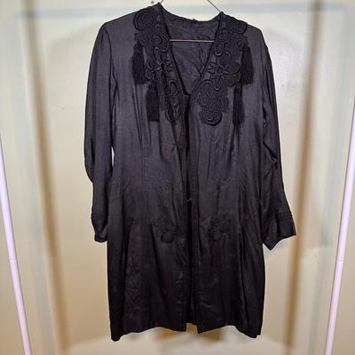 LOT 51B: Vintage Women’s Tops, Blouses & More