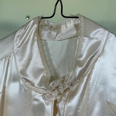 LOT 51B: Vintage Women’s Tops, Blouses & More