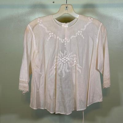 LOT 51B: Vintage Women’s Tops, Blouses & More